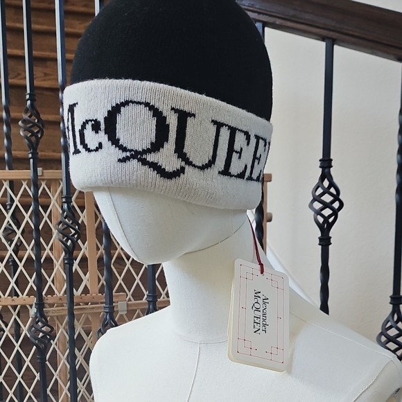 Alexander McQueen Accessories - Alexander McQueen Monochrome Logo Beanie